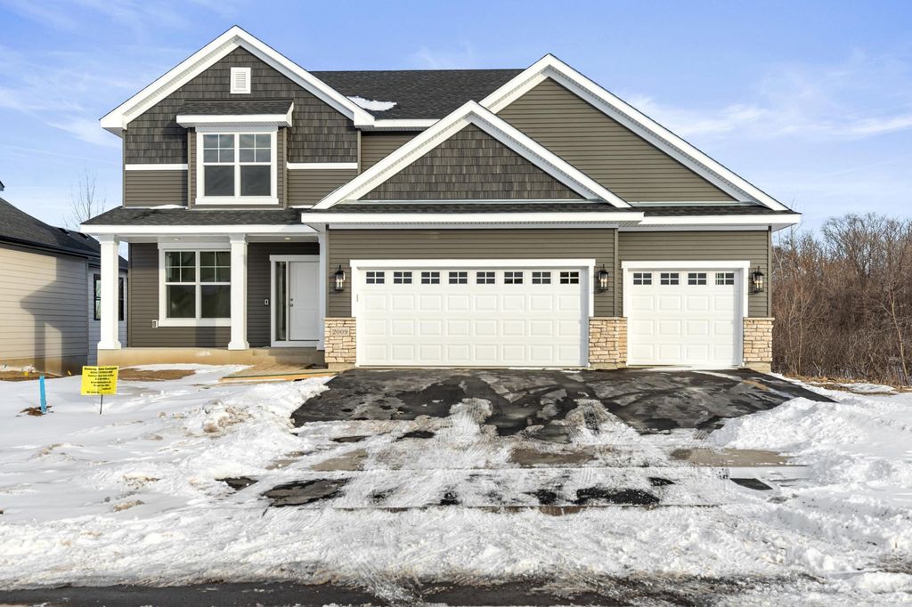 Photo of 2009 Lusitano Street, Shakopee, MN 55379 (MLS # 7017110)