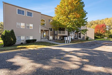 1225 Ferndale Street N B17 Maplewood MN 55119