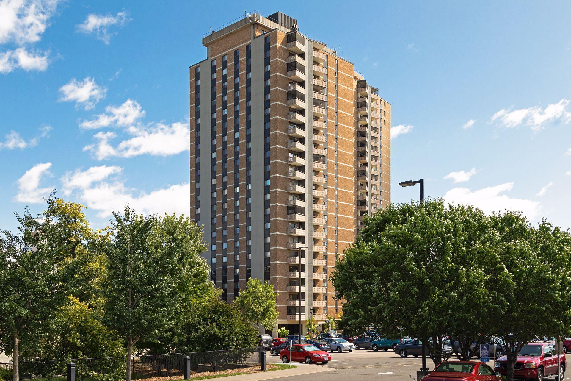 410 Groveland Avenue 404
