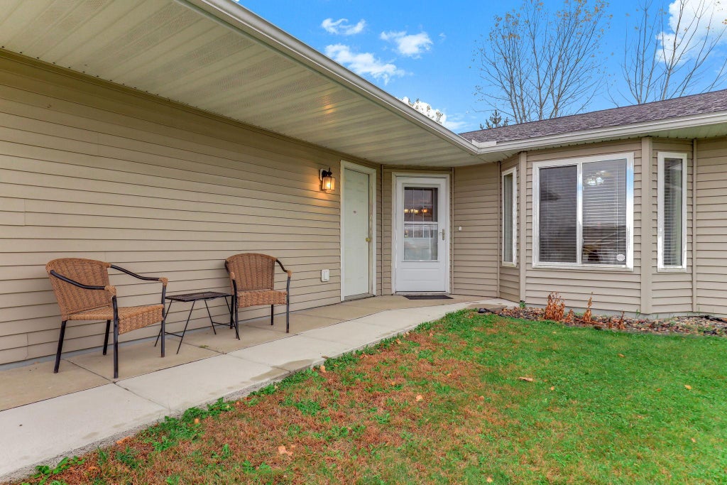 Photo of 564 Meadows Drive, Hammond, WI 54015 (MLS # 7162868)