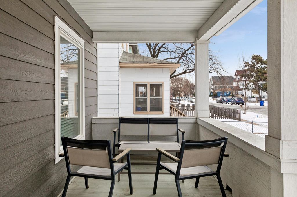 Photo of 931 Iglehart Avenue, Saint Paul, MN 55104 (MLS # 6823614)