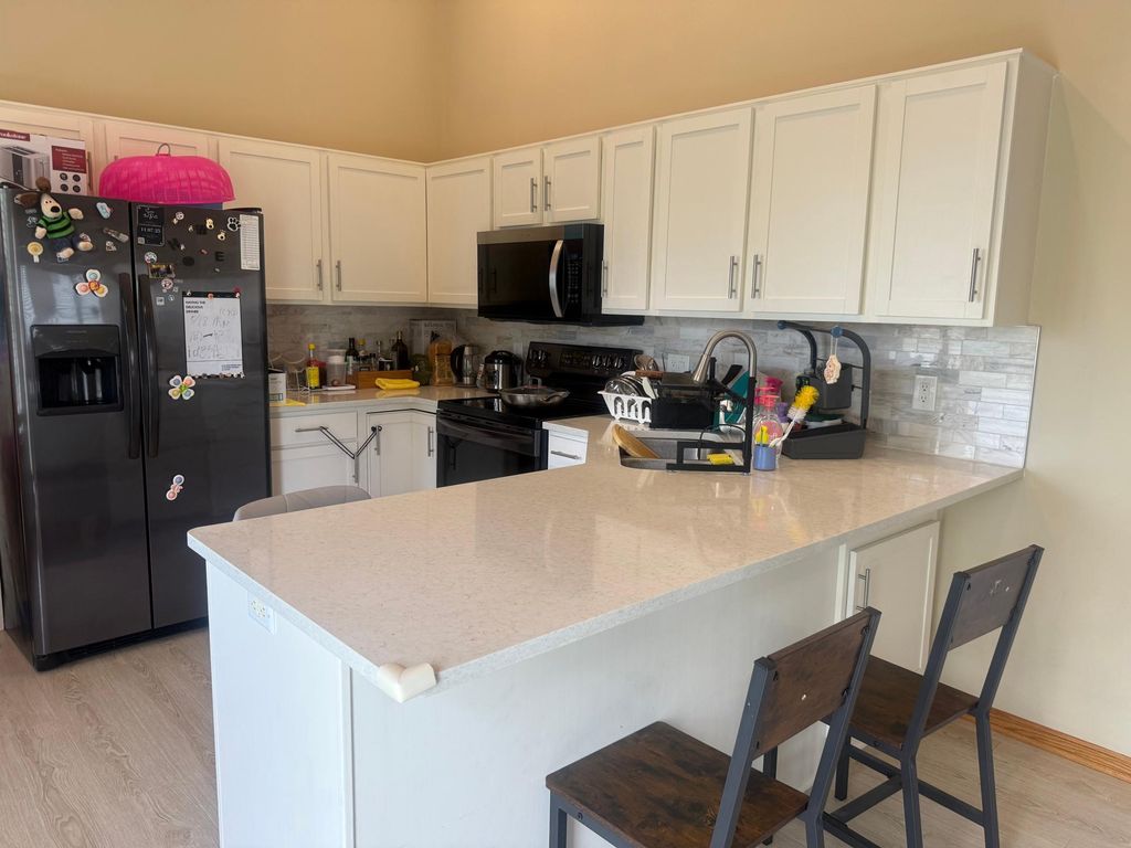 Photo of 834 Wescott Square, Eagan, MN 55123 (MLS # 7073811)