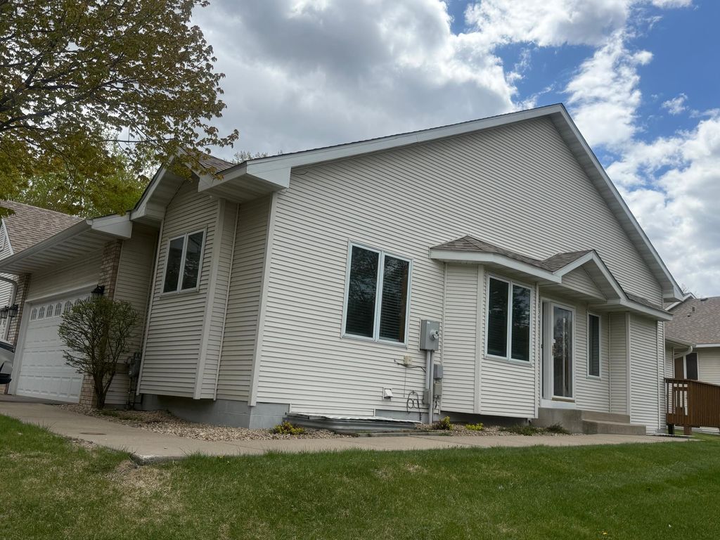 Photo of 834 Wescott Square, Eagan, MN 55123 (MLS # 7073811)