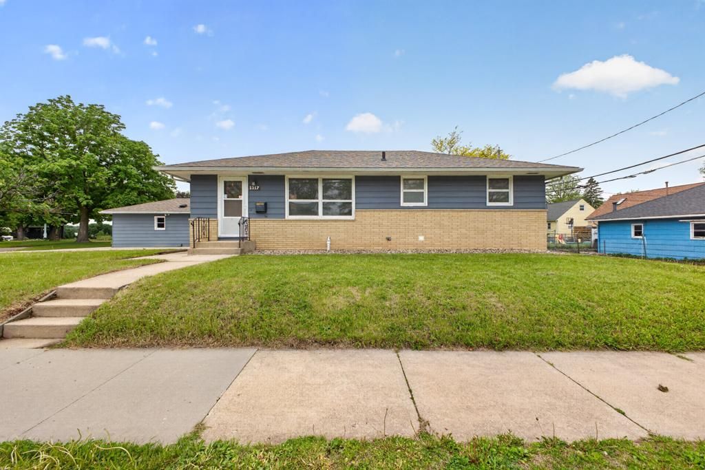 Photo of 1317 11th Avenue SE, Rochester, MN 55904 (MLS # 7074265)