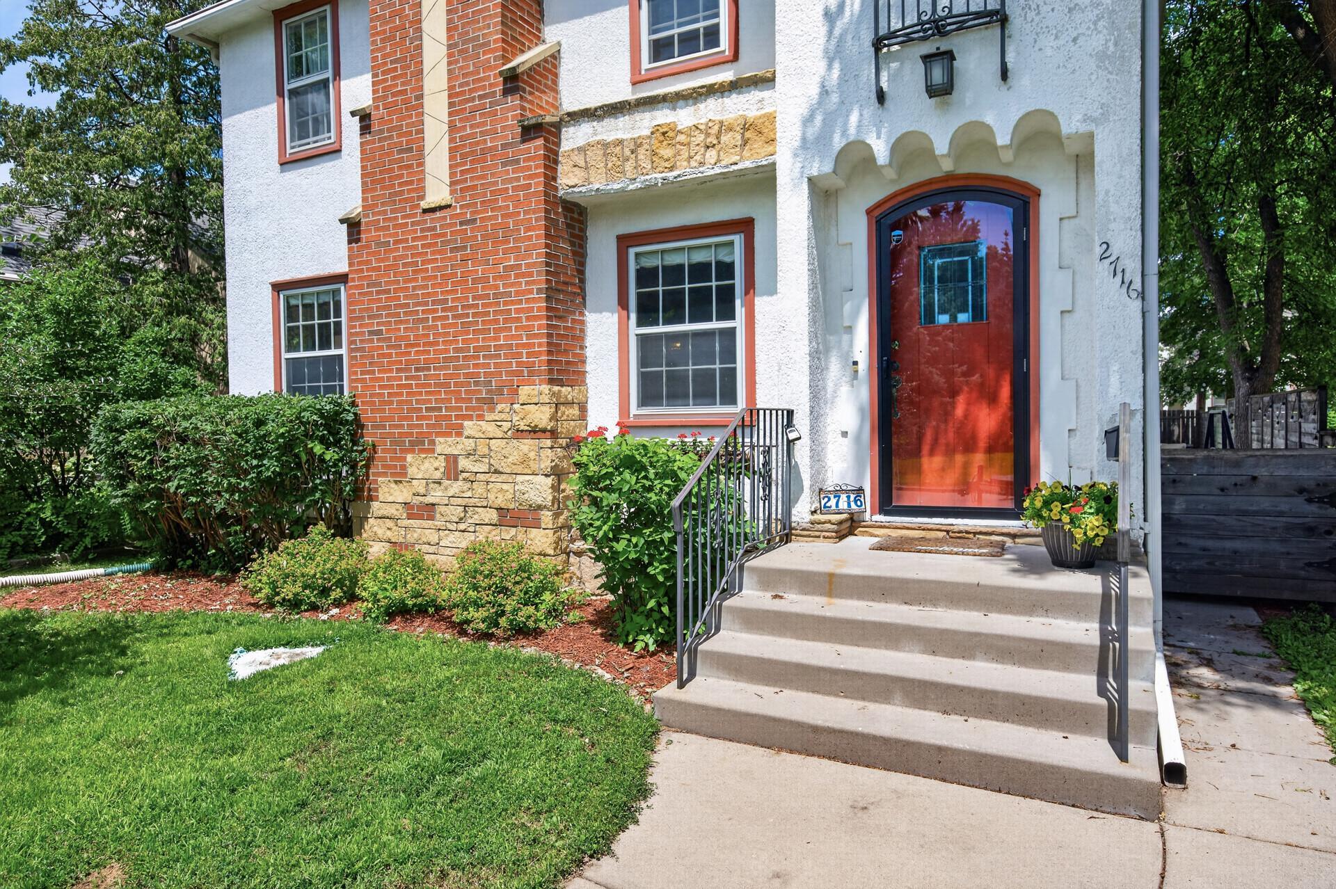2716 E Minnehaha Parkway