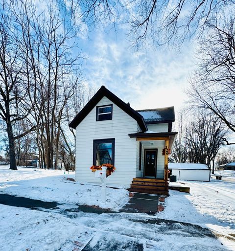 Photo of 226 W Wyoming Street, Redwood Falls, MN 56283 (MLS # 6817983)
