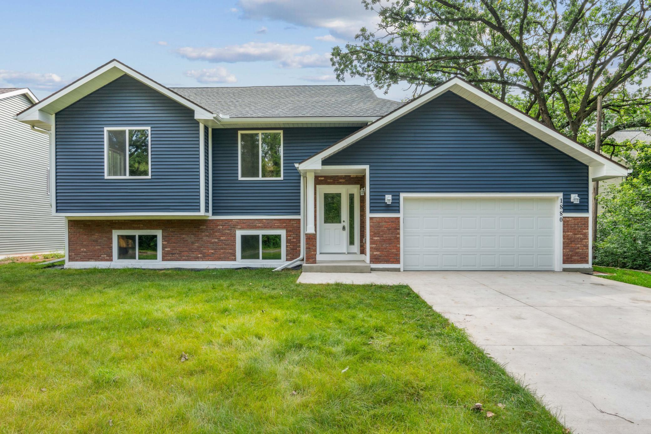 1880 Desoto Street N