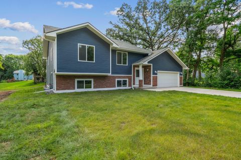 1880 Desoto Street N Maplewood MN 55117