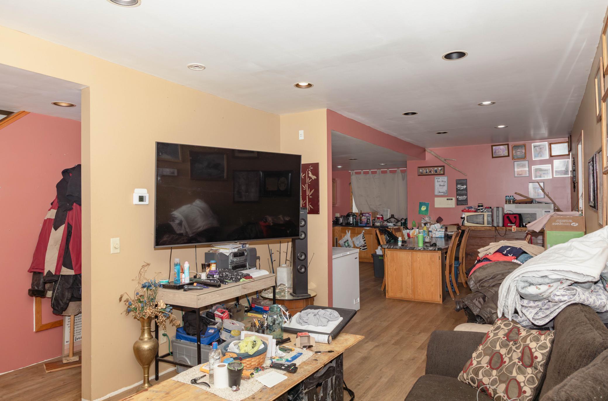103 W 3rd Avenue N