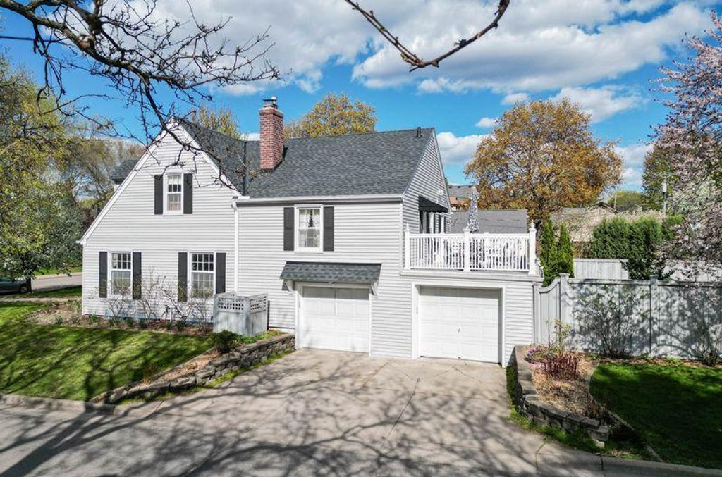 Photo of 1902 Pinehurst Avenue, Saint Paul, MN 55116 (MLS # 7047033)