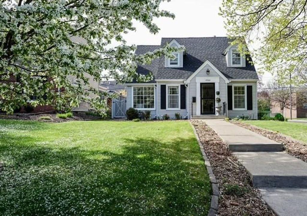 Photo of 1902 Pinehurst Avenue, Saint Paul, MN 55116 (MLS # 7047033)