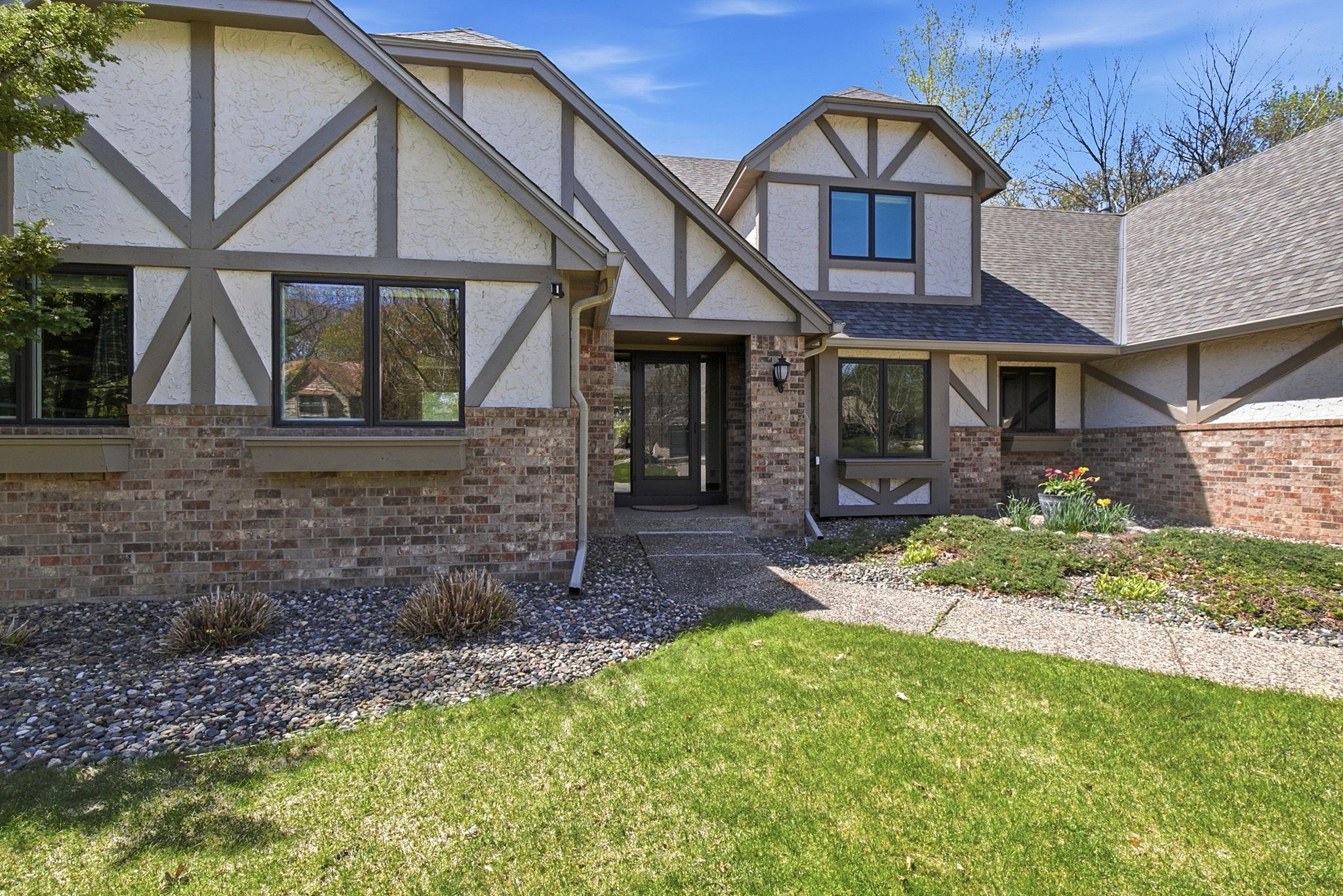 1316 Summit Oaks Drive