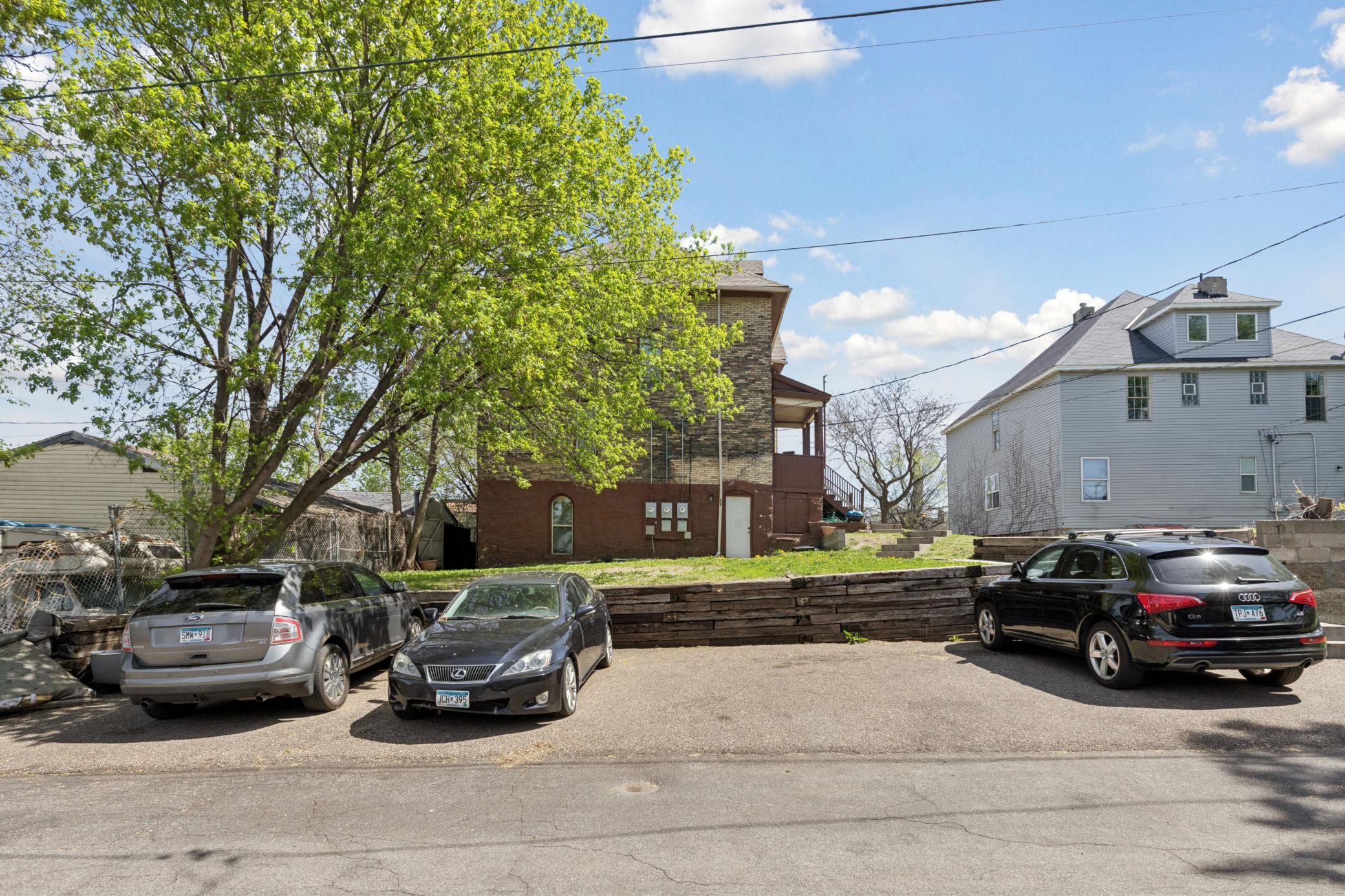 765 Edgerton Street E