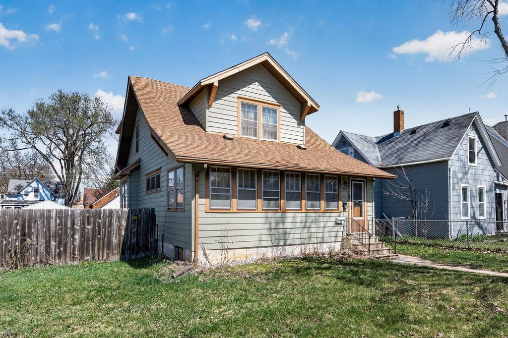 Photo of 965 Geranium Avenue E, Saint Paul, MN 55106 (MLS # 7058346)