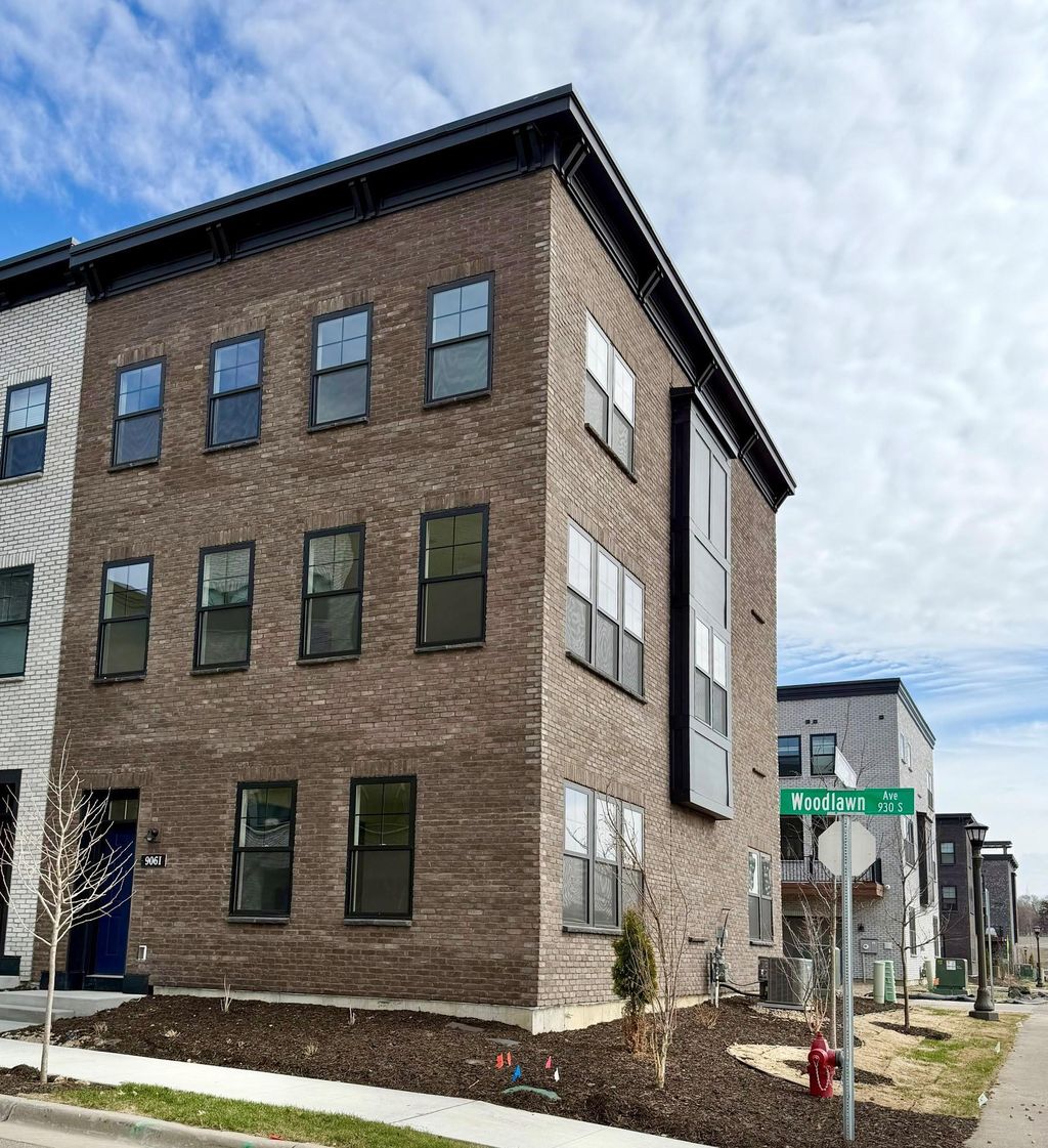 Photo of 906 Woodlawn Avenue #I, Saint Paul, MN 55116 (MLS # 7051886)