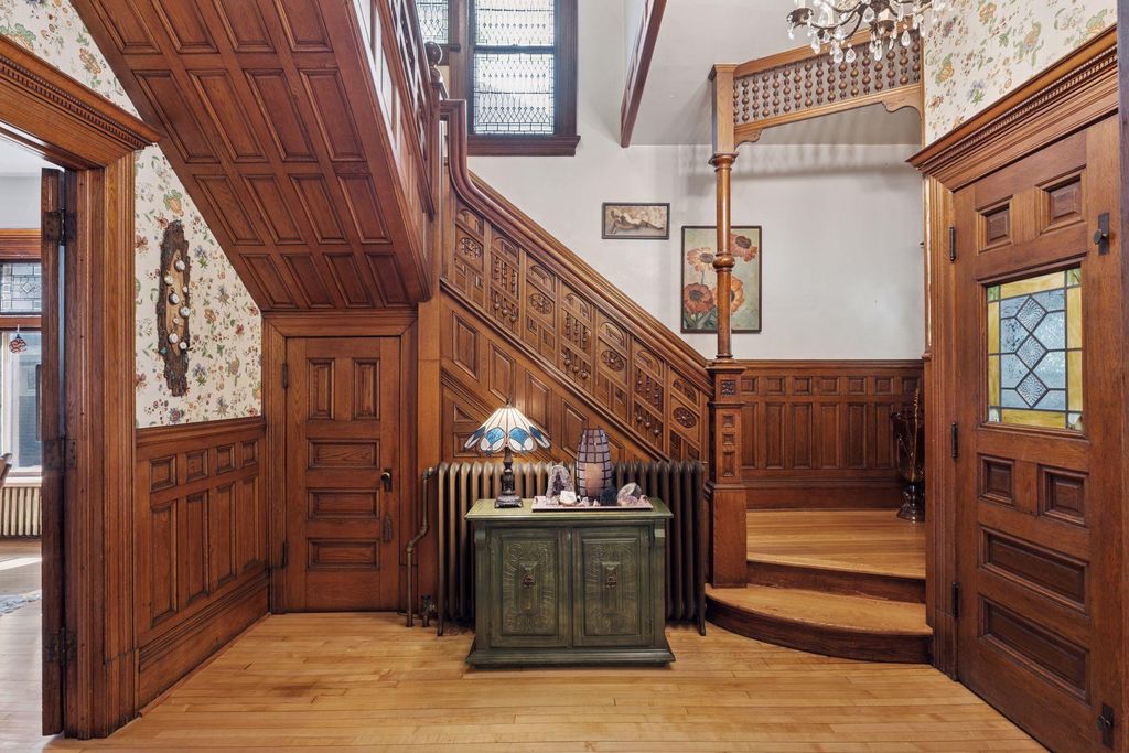 Photo of 957 Ashland Avenue, Saint Paul, MN 55104 (MLS # 7050439)