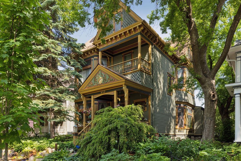 Photo of 957 Ashland Avenue, Saint Paul, MN 55104 (MLS # 7050439)