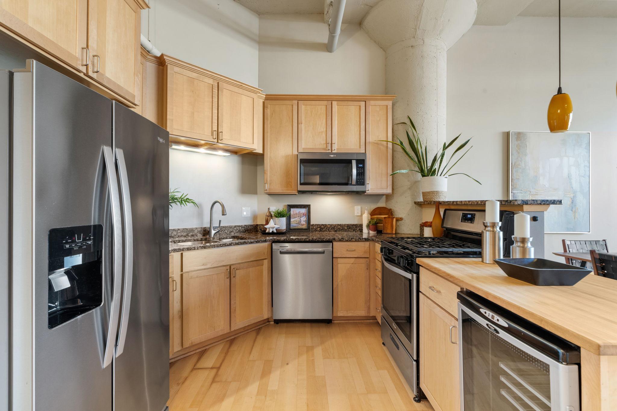 1901 E Hennepin Avenue 105