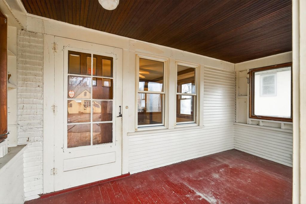 Photo of 1885 Hawthorne Avenue E, Saint Paul, MN 55119 (MLS # 7034433)