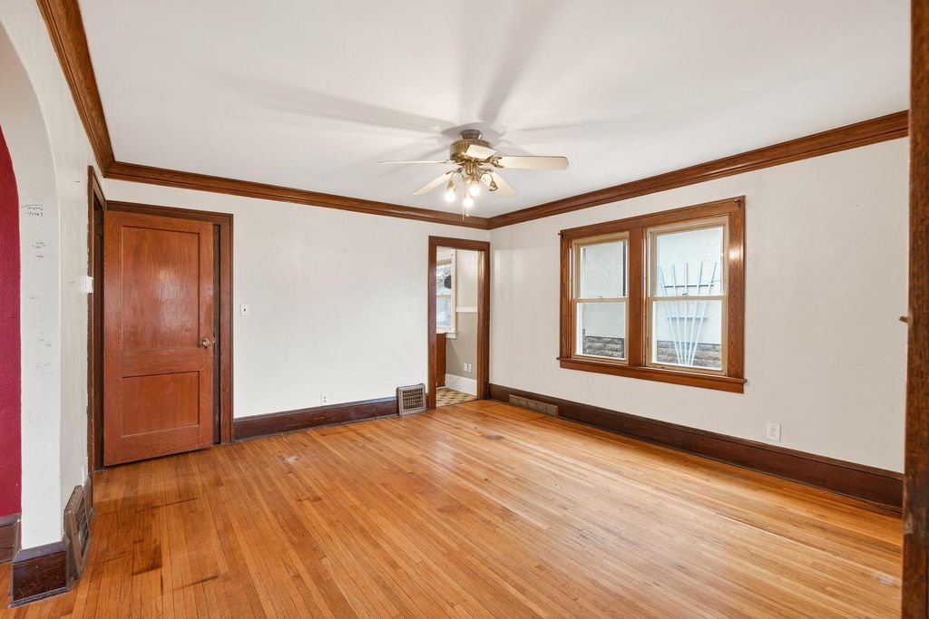 Photo of 1885 Hawthorne Avenue E, Saint Paul, MN 55119 (MLS # 7034433)