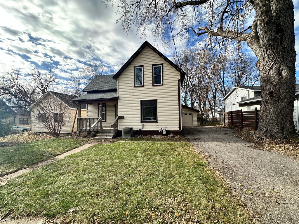 Photo of 125 10th Avenue SE, Rochester, MN 55904 (MLS # 6817624)