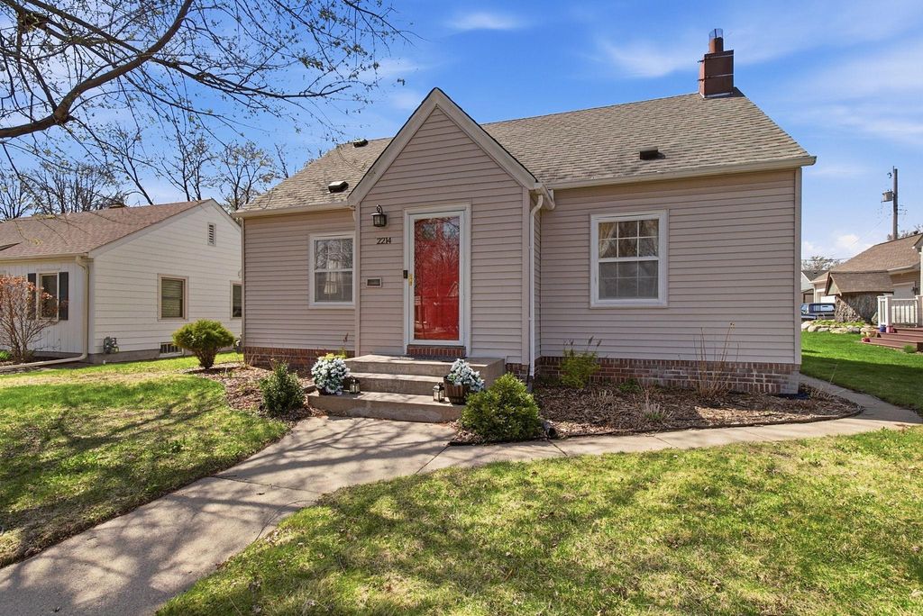 Photo of 2214 Taft Street NE, Minneapolis, MN 55418 (MLS # 7058153)