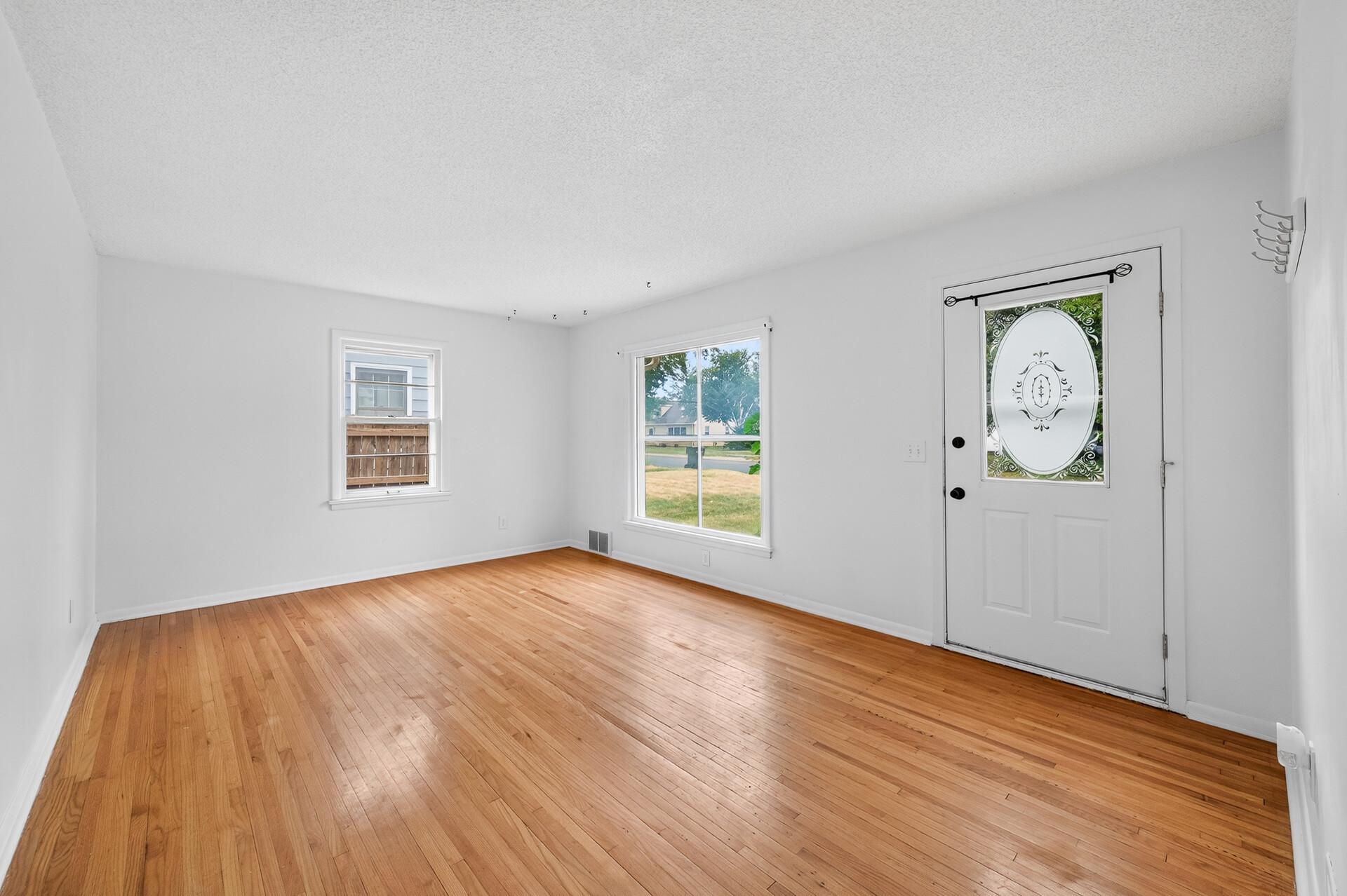 4537 6th Street NE