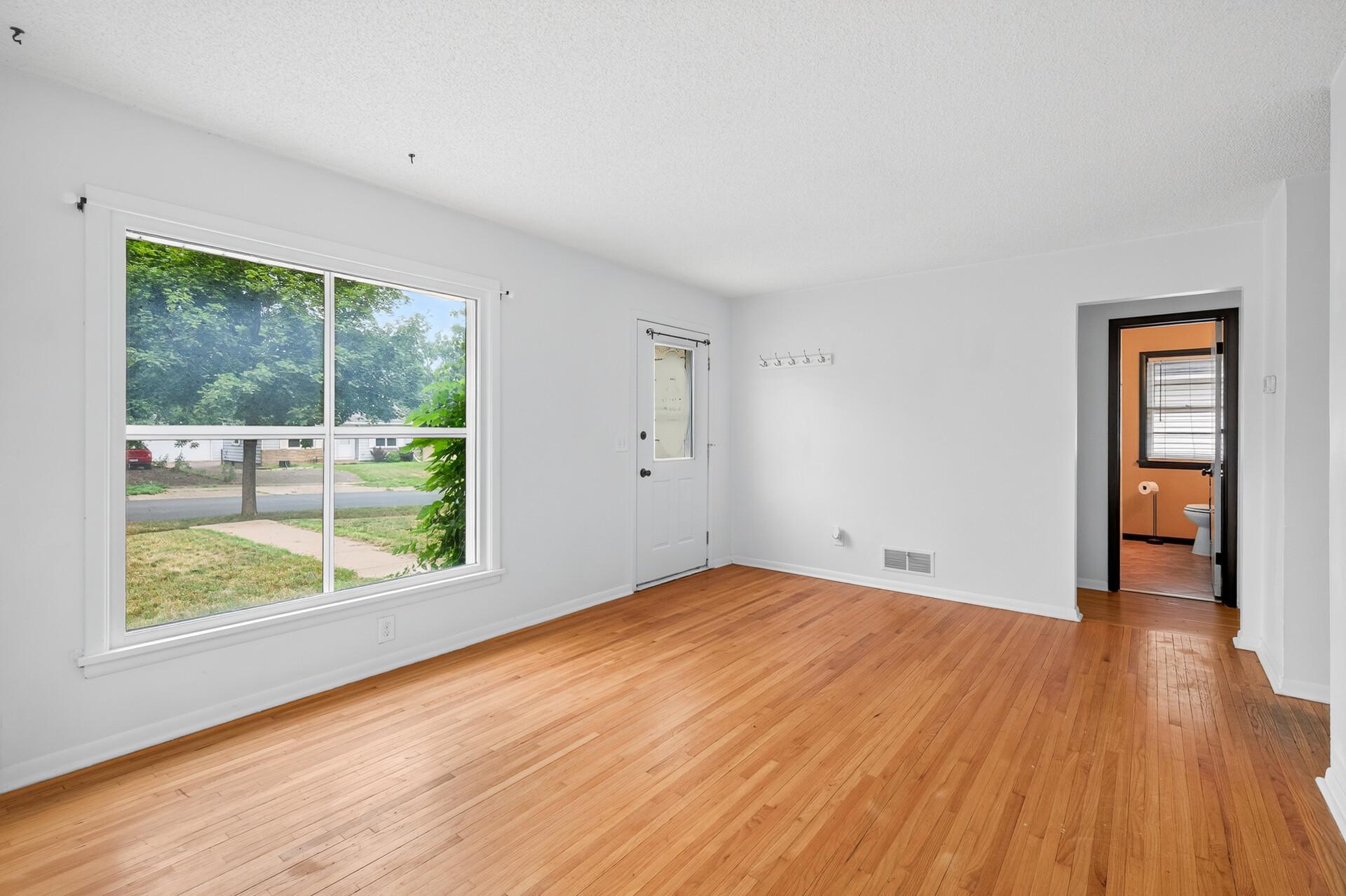 4537 6th Street NE