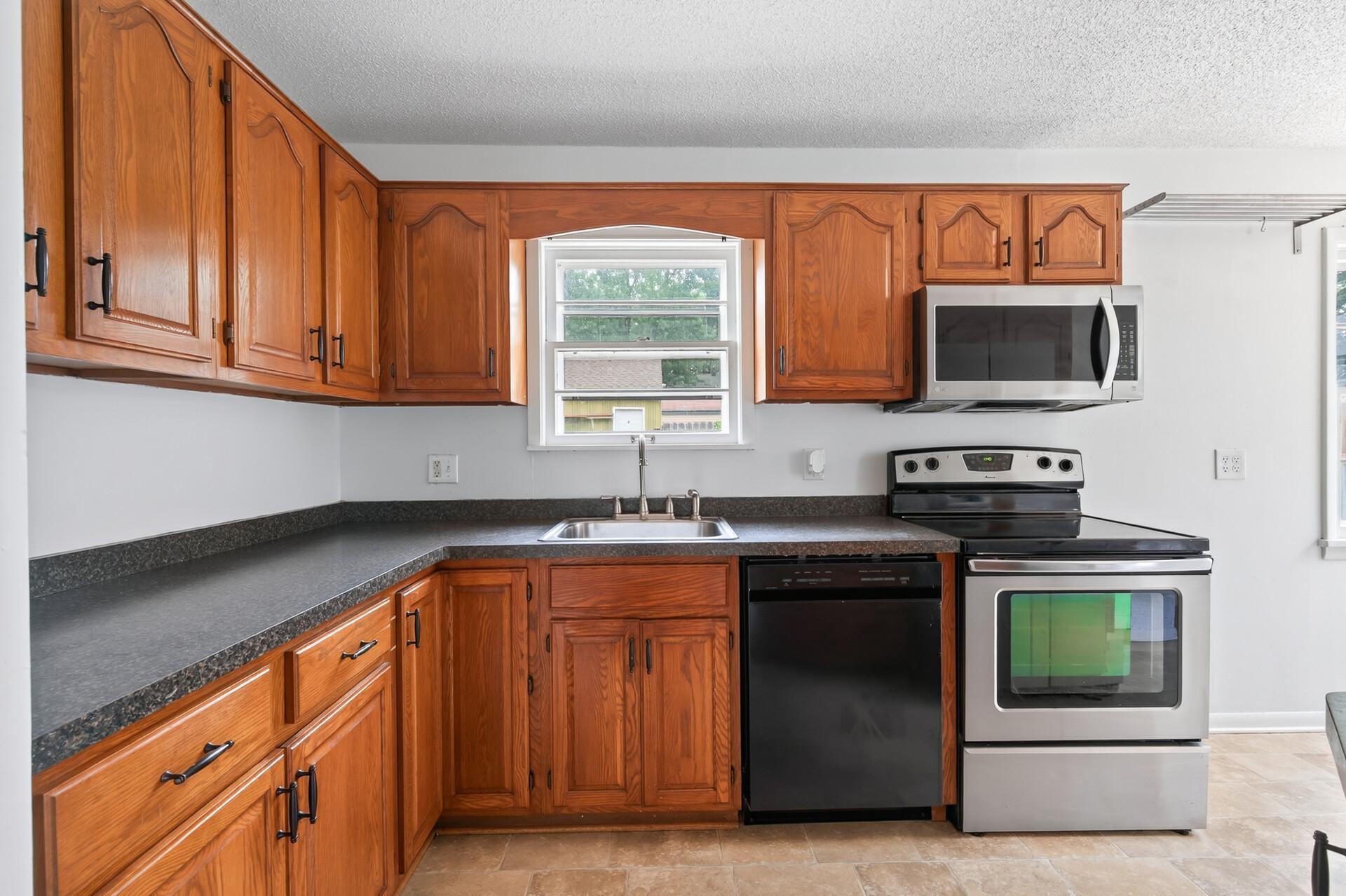 4537 6th Street NE