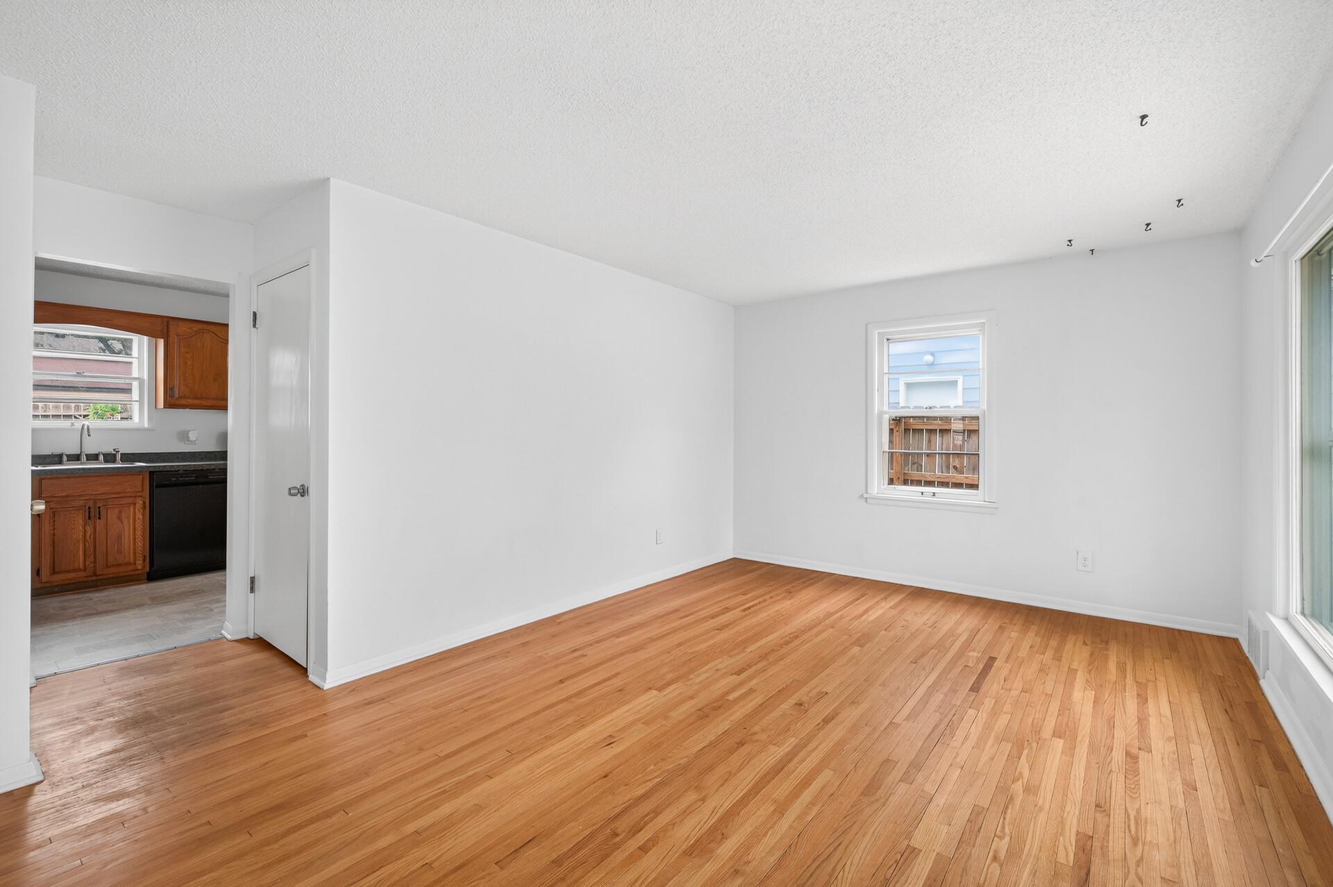 4537 6th Street NE