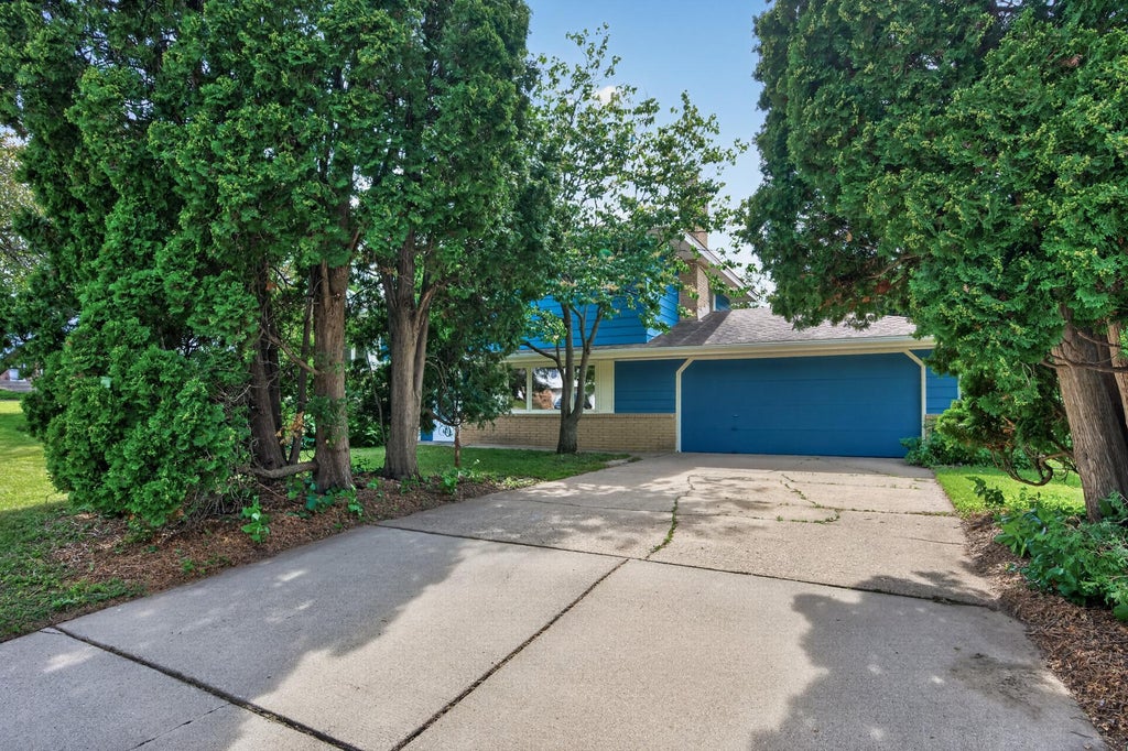Photo of 11508 Galtier Drive, Burnsville, MN 55337 (MLS # 7100257)