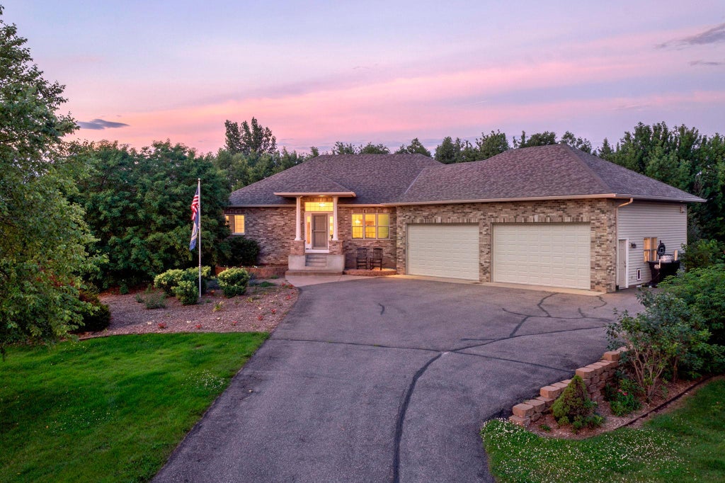 Photo of 18712 Fontana Street, Wyoming, MN 55092 (MLS # 7107297)