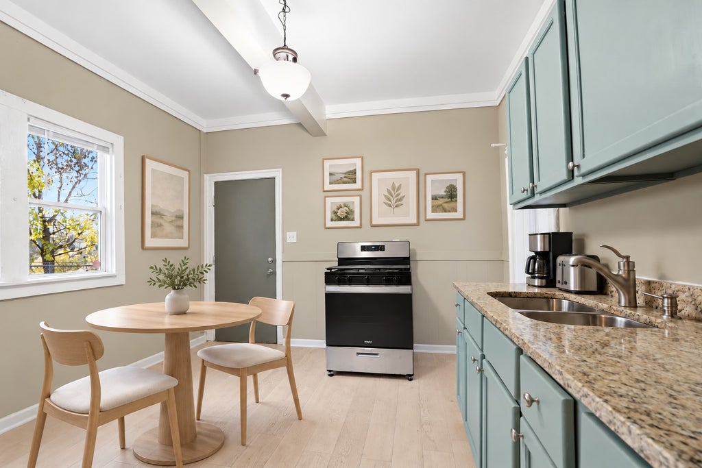 Photo of 811 Queen Avenue N, Minneapolis, MN 55411 (MLS # 7167458)