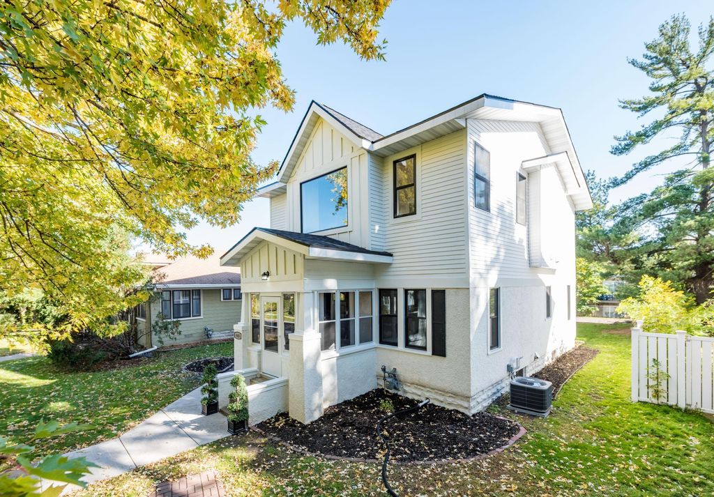 Photo of 468 Warwick Street, Saint Paul, MN 55105 (MLS # 7115379)