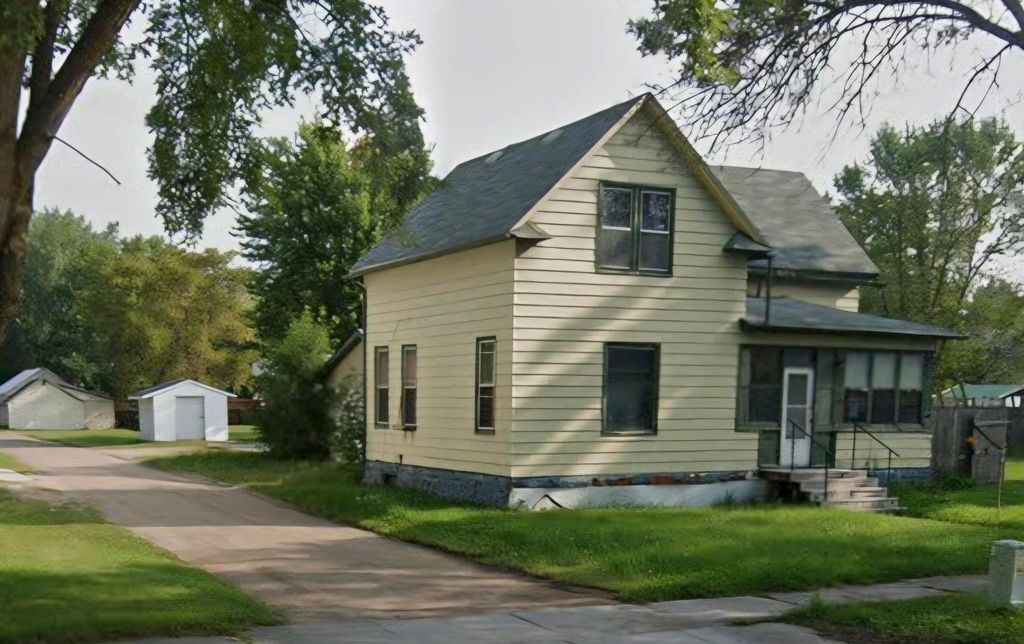 Photo of 309 4th Street W, Thief River Falls, MN 56701 (MLS # 7001397)