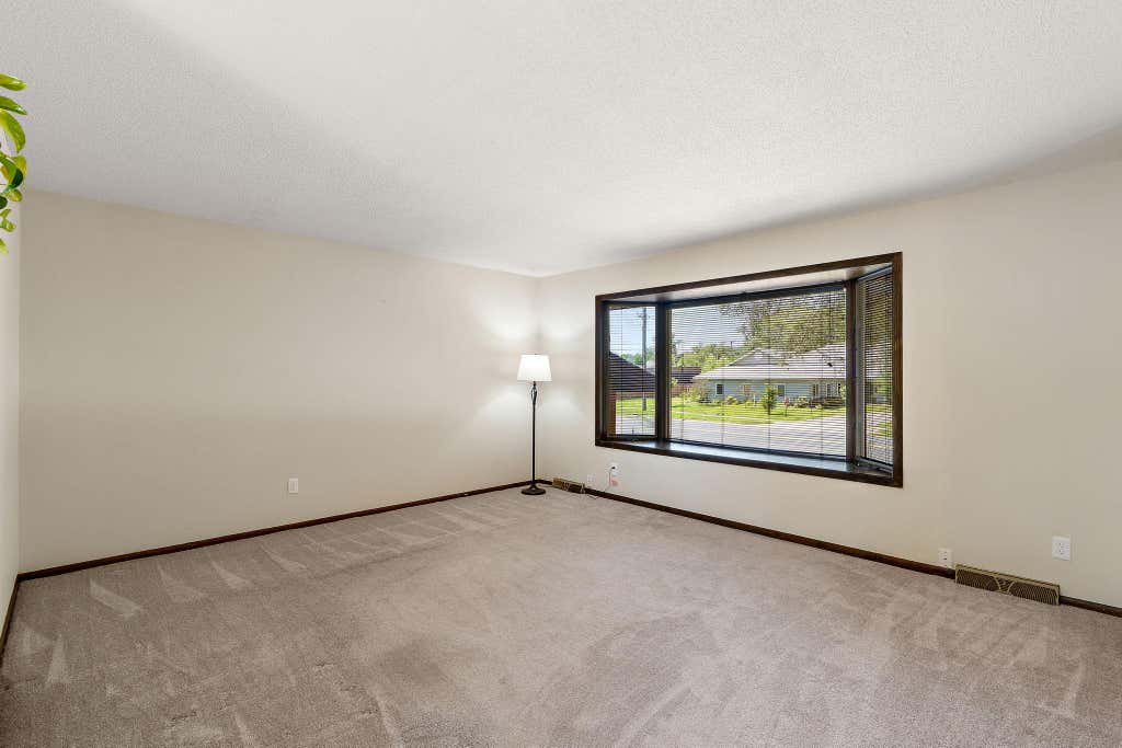 Photo of 7716 Humboldt Avenue N, Brooklyn Park, MN 55444 (MLS # 7128215)