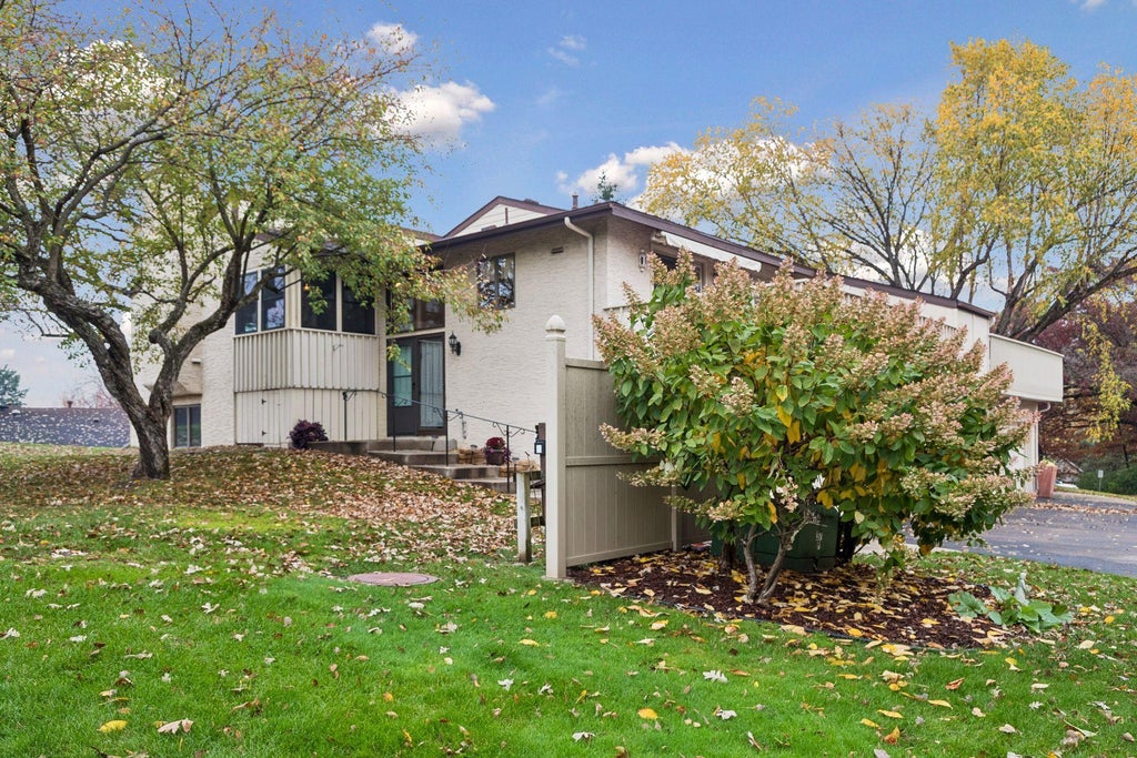 Photo of 2032 Charlton Ridge, West Saint Paul, MN 55118 (MLS # 7153735)