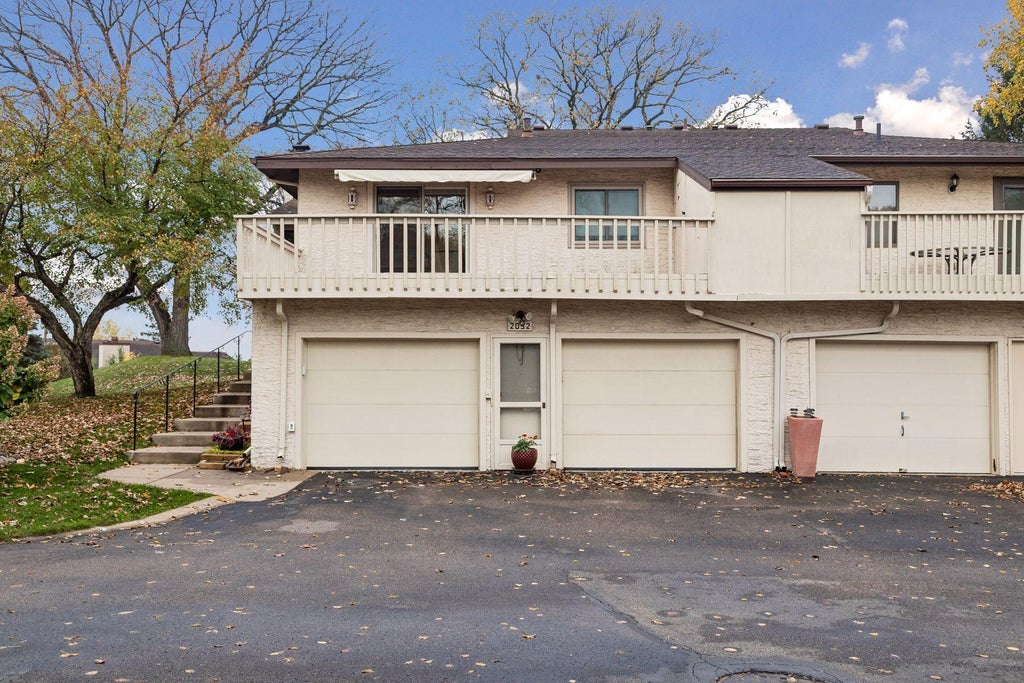 Photo of 2032 Charlton Ridge, West Saint Paul, MN 55118 (MLS # 7153735)