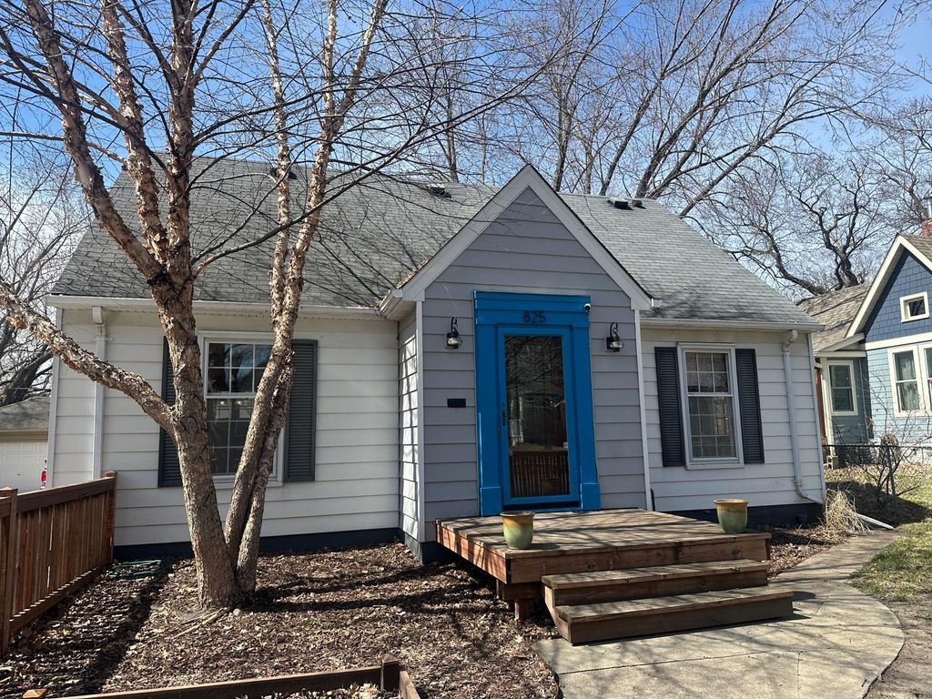 Photo of 825 Delaware Avenue, Saint Paul, MN 55107 (MLS # 6771610)