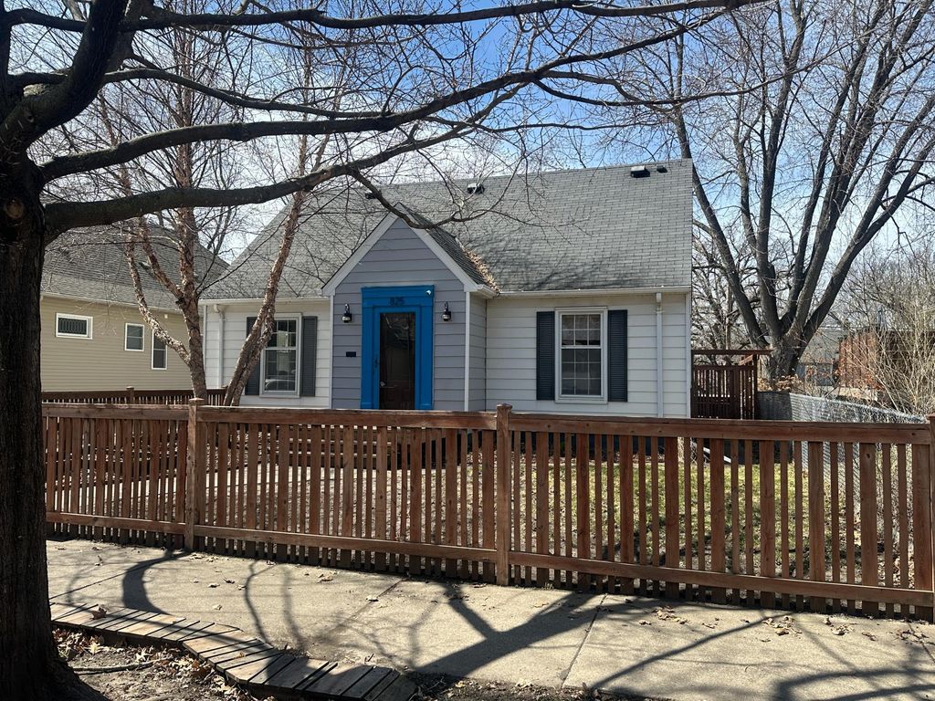 Photo of 825 Delaware Avenue, Saint Paul, MN 55107 (MLS # 6771610)