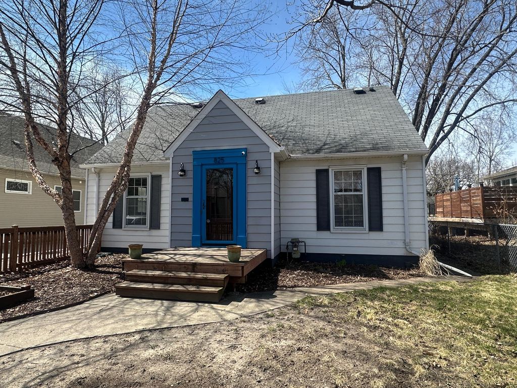 Photo of 825 Delaware Avenue, Saint Paul, MN 55107 (MLS # 6771610)
