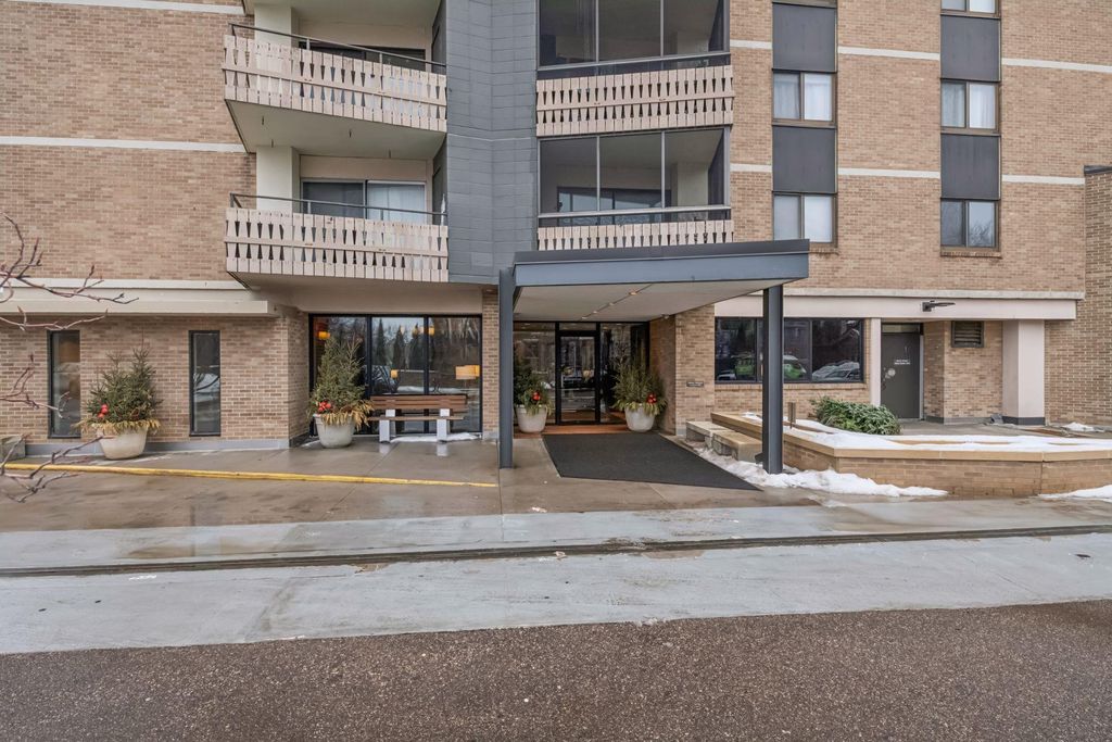 Photo of 400 Groveland Avenue #910, Minneapolis, MN 55403 (MLS # 6826751)