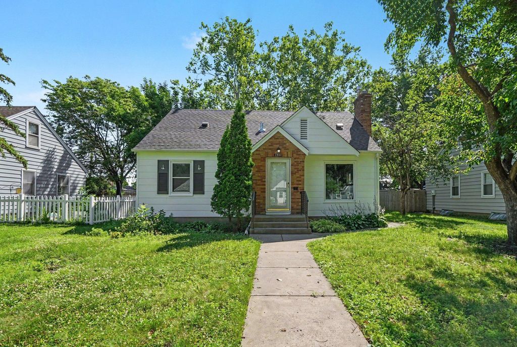 Photo of 3830 Zenith Avenue N, Robbinsdale, MN 55422 (MLS # 7105451)