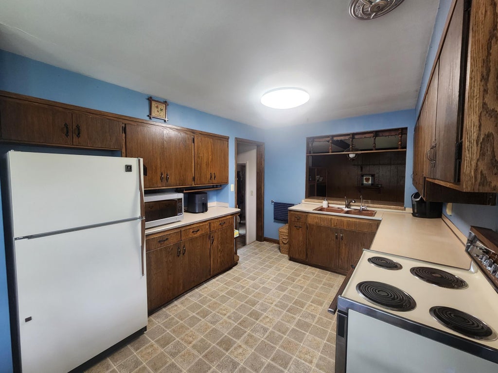 Photo of 600 W Middle Street, Redwood Falls, MN 56283 (MLS # 7127041)