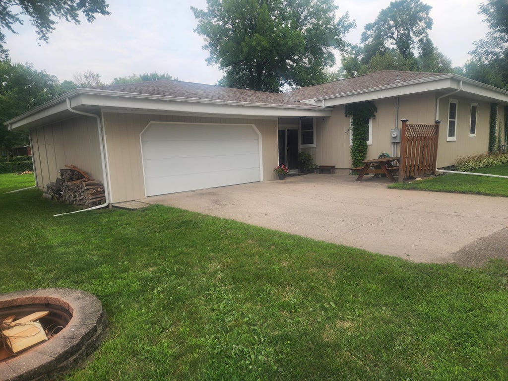 Photo of 600 W Middle Street, Redwood Falls, MN 56283 (MLS # 7127041)