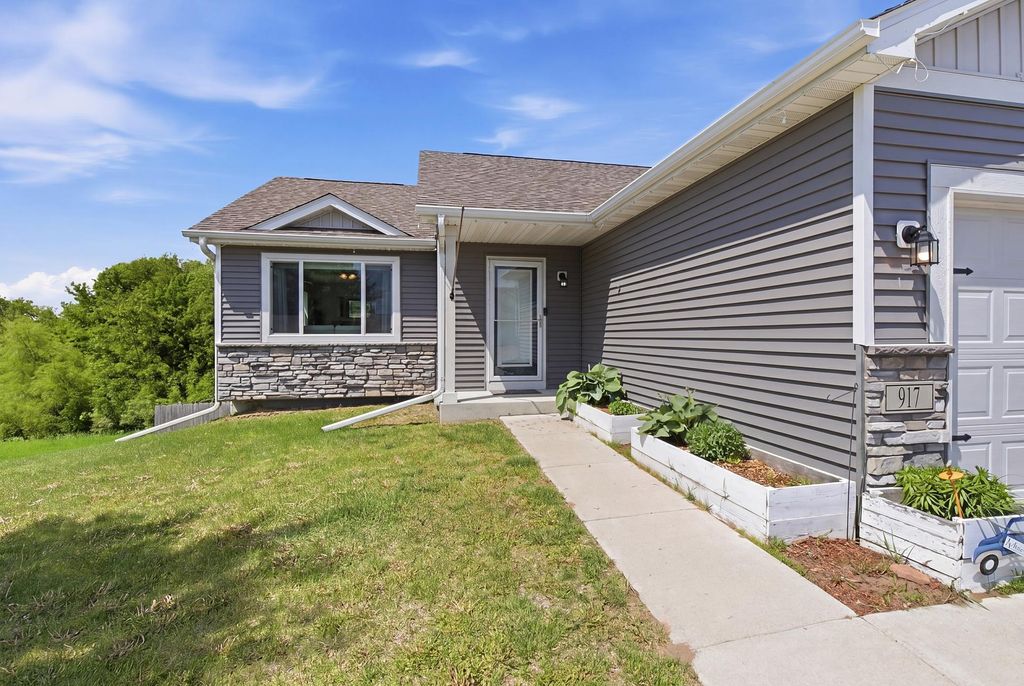 Photo of 917 Mulberry Avenue NE, Montgomery, MN 56069 (MLS # 7092604)