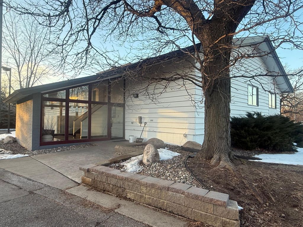 Photo of 1415 Lilac Drive N, Golden Valley, MN 55422 (MLS # 7021407)