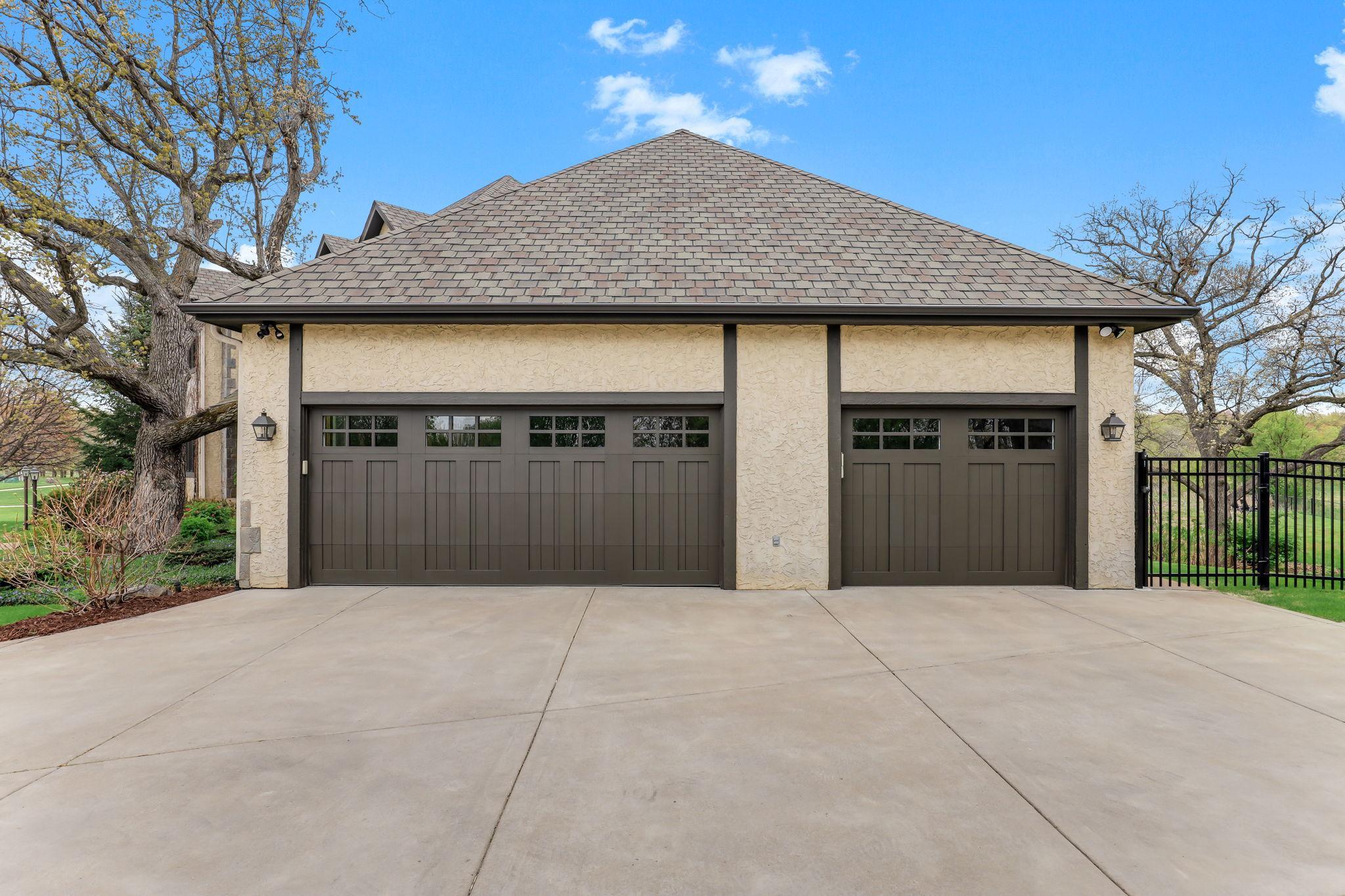 2660 Deer Ridge NE