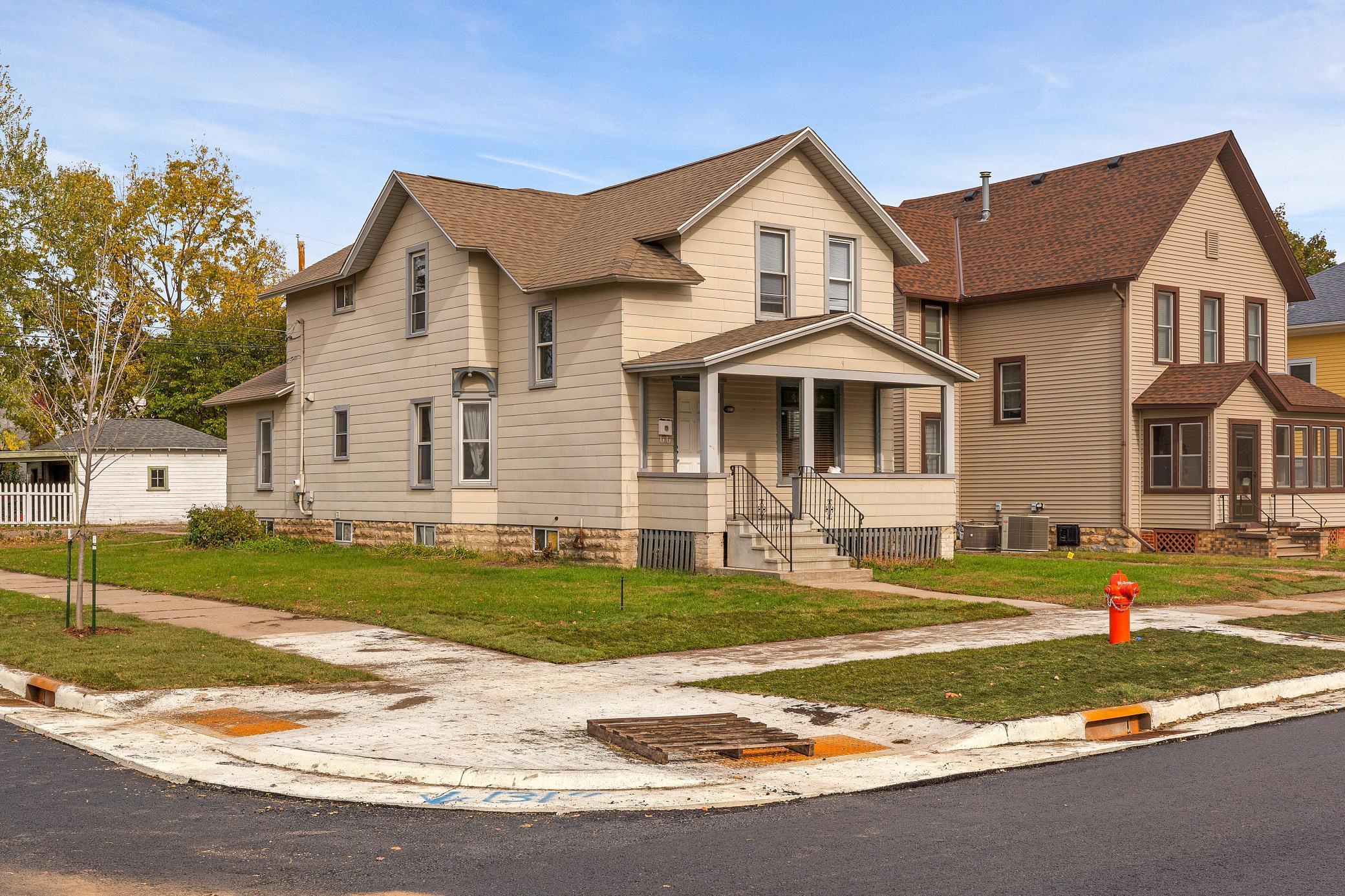 1178 W Broadway Street