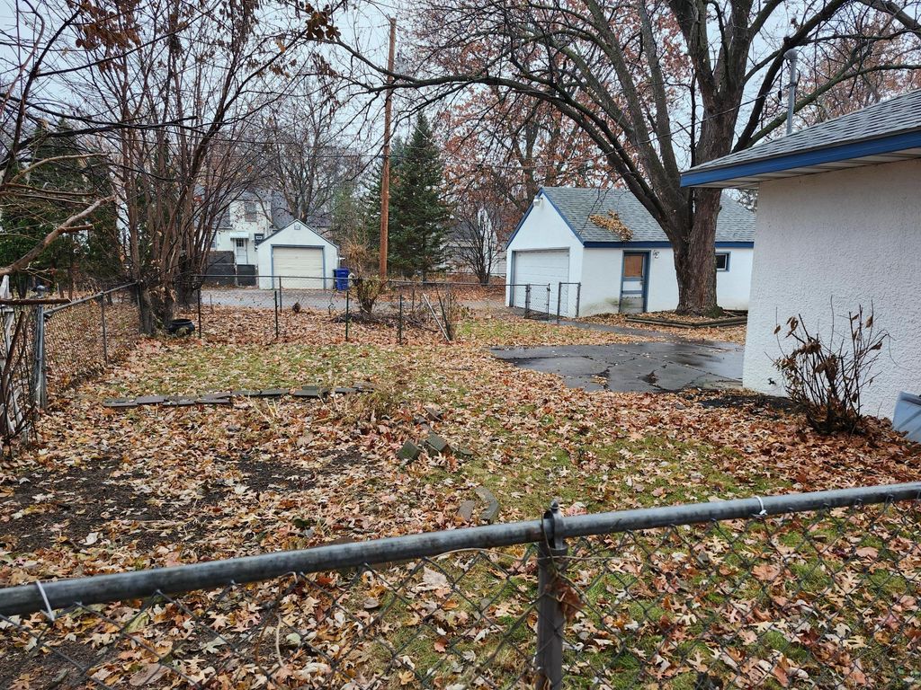 Photo of 1746 Nevada Avenue E, Saint Paul, MN 55106 (MLS # 6824345)